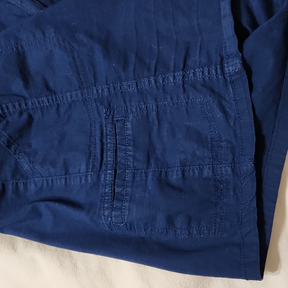 Women's St Johns Bay navy cargo shorts with pockets cotton/spandex size 16 - Picture 4 of 8